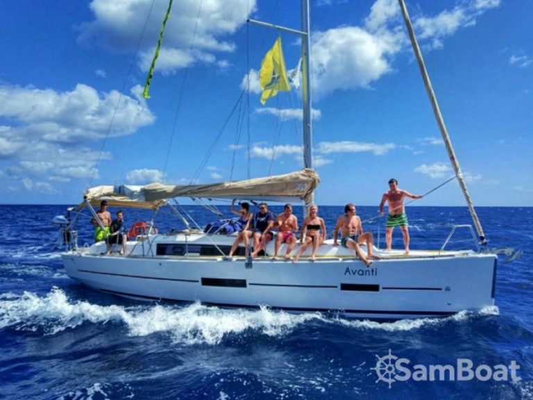 Charter a Dufour Dufour 382 Grand Large in Horta on Samboat