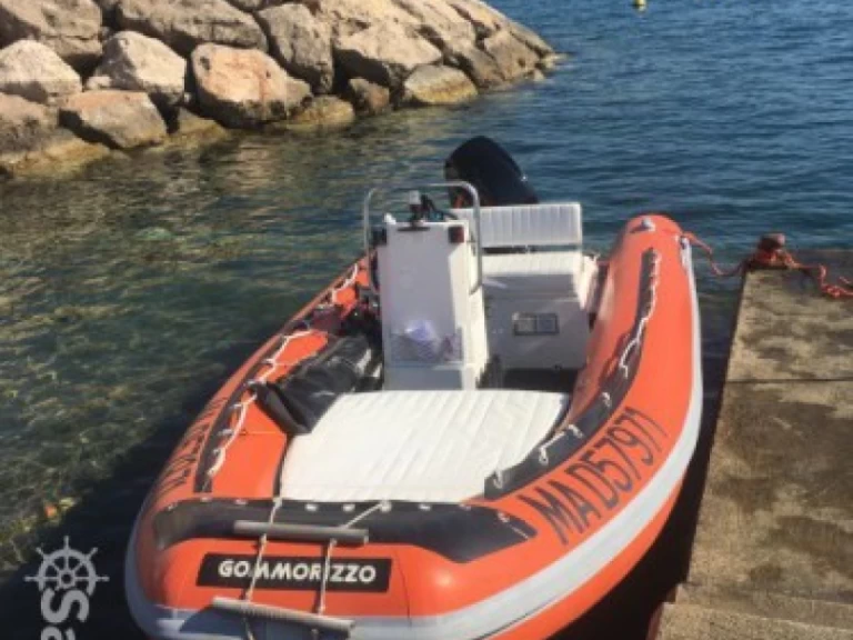 Hire RIB Gommorizzo with a boat licence