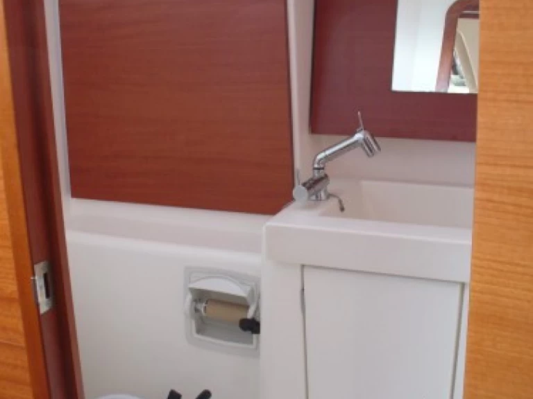 Charter a Dufour Dufour 375 Grand Large in Saint-Cyprien on Samboat