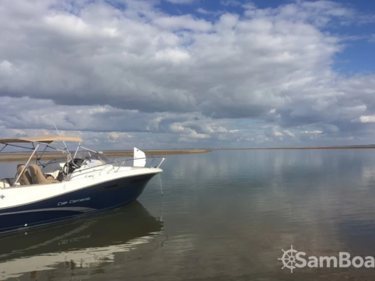 Hire a Jeanneau Cap Camarat 7.5 WA Royan