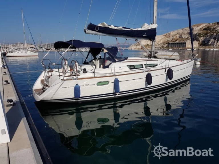 Charter a Jeanneau Sun Odyssey 39i in Marseille on Samboat