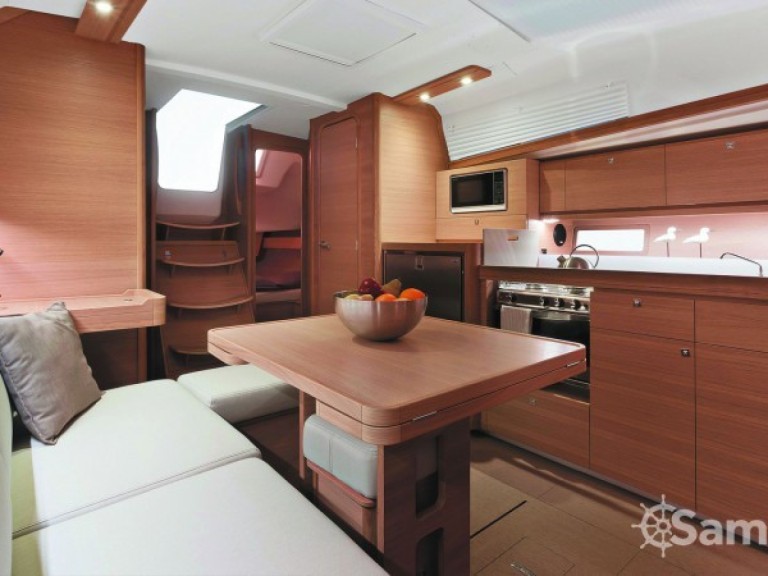 Sailboat to hire Horta at the best price