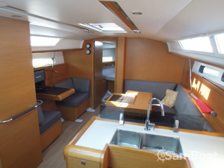 Hire Sailboat with or without skipper Jeanneau La Trinité-sur-Mer