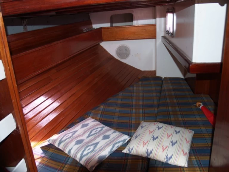 Sailboat to hire Hyères at the best price