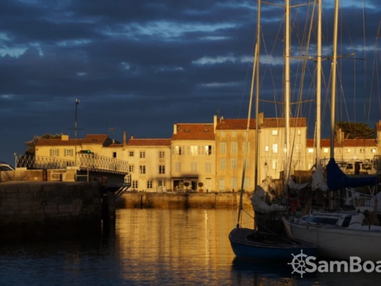 Hire a Bénéteau First 35 S5 La Rochelle