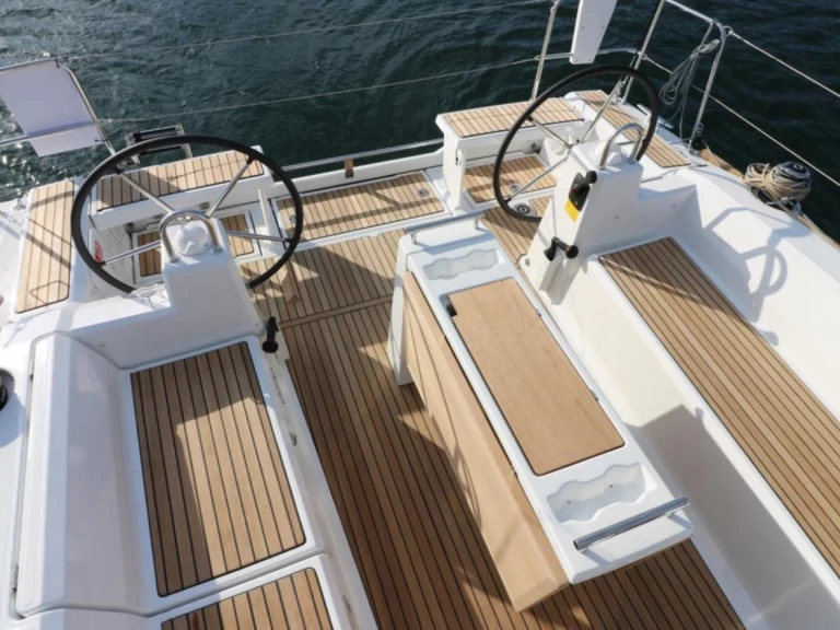 Yacht hire Sète cheap Oceanis 38.1
