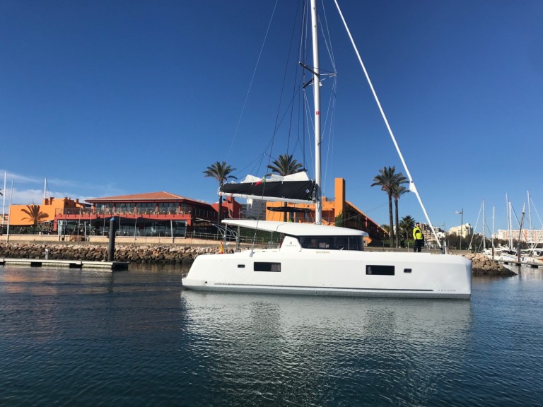 Yacht hire Sant Antoni de Portmany cheap Lagoon 42