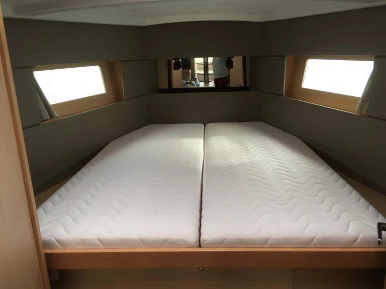 Yacht charter Sète - Bénéteau Oceanis 38.1 on SamBoat