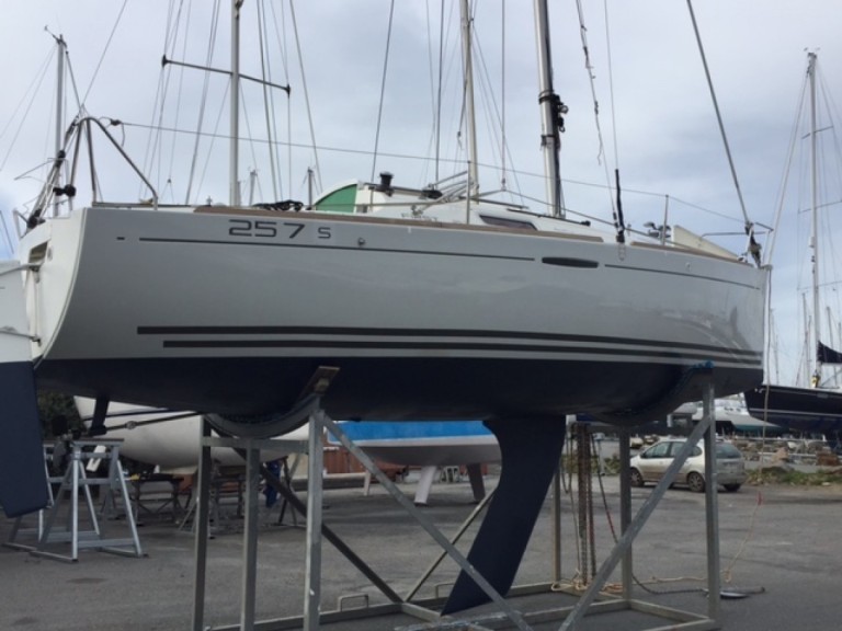 Hire Sailboat FIRST 25.7 Q.R with a boat licence