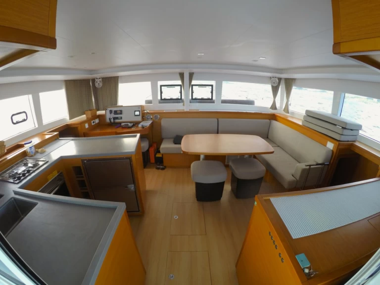Catamaran hire in Le Marin - Lagoon Lagoon 450