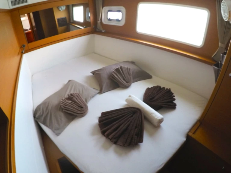 Charter a Lagoon Lagoon 450 in Le Marin on Samboat