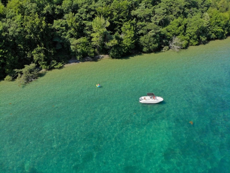 Yacht charter Vevey - Bayliner CC7 on SamBoat