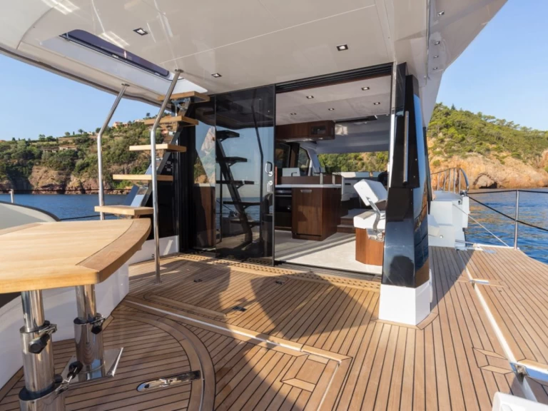 Galeon Galeon 500 Fly charter bareboat or skippered in  Cannes