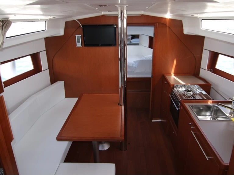 Hire a Bénéteau Oceanis 38.1 Palma de Mallorca
