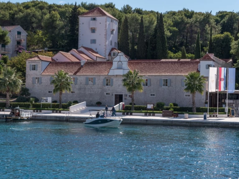 Yacht hire Trogir cheap Activ 755 Sundeck