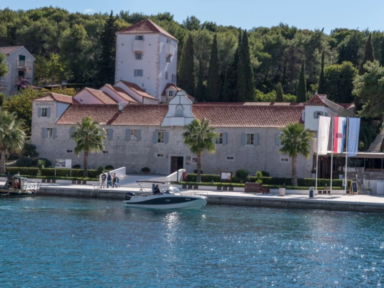 Motorboat hire in Trogir - Quicksilver Activ 755 Sundeck