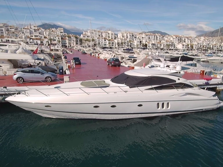 Hire Luxury Yacht Sunseeker with a boat licence
