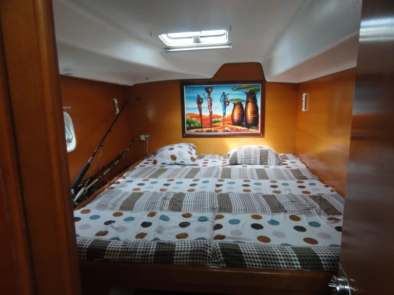 Charter a Lagoon Lagoon 380 in Hell-Ville on Samboat