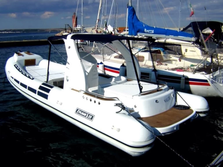 Yacht hire San Foca cheap 25EFB