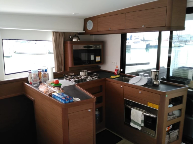 Hire Catamaran Lagoon with a boat licence