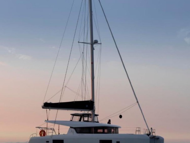 Charter a Lagoon Lagoon 42 in Sant Antoni de Portmany on Samboat