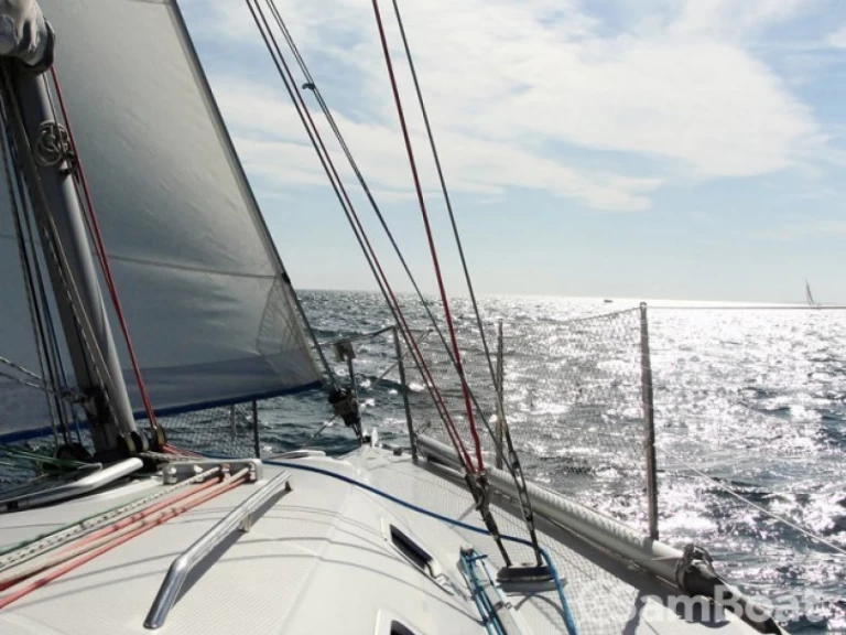 Sailboat to hire Mauguio at the best price