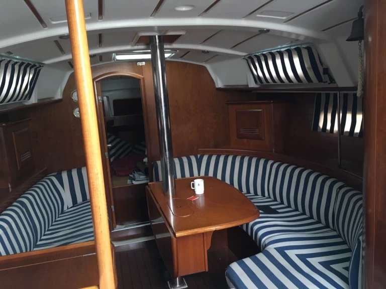 Sailboat to hire Marseille at the best price