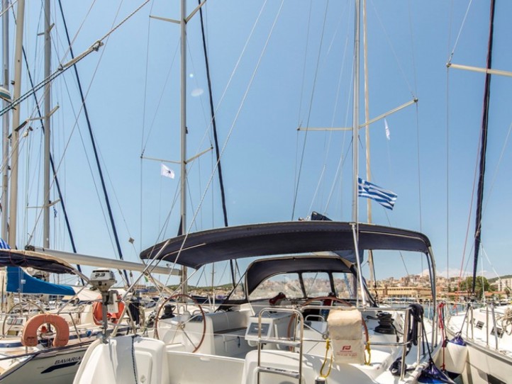 Sailboat hire in Lávrio - Bénéteau Cyclades 50.5