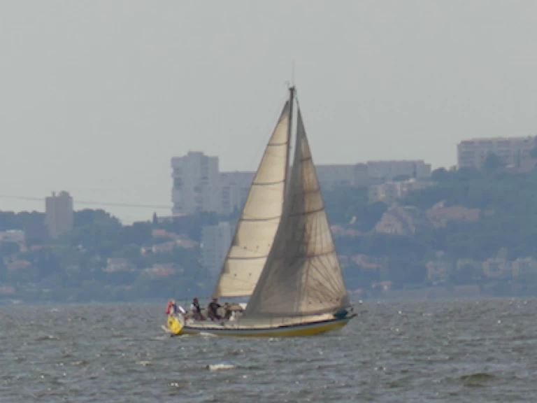 Hire a Kelt Kelt 8M Martigues