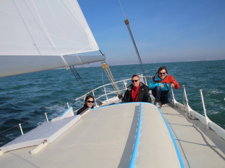 Sailboat to hire Arzon at the best price