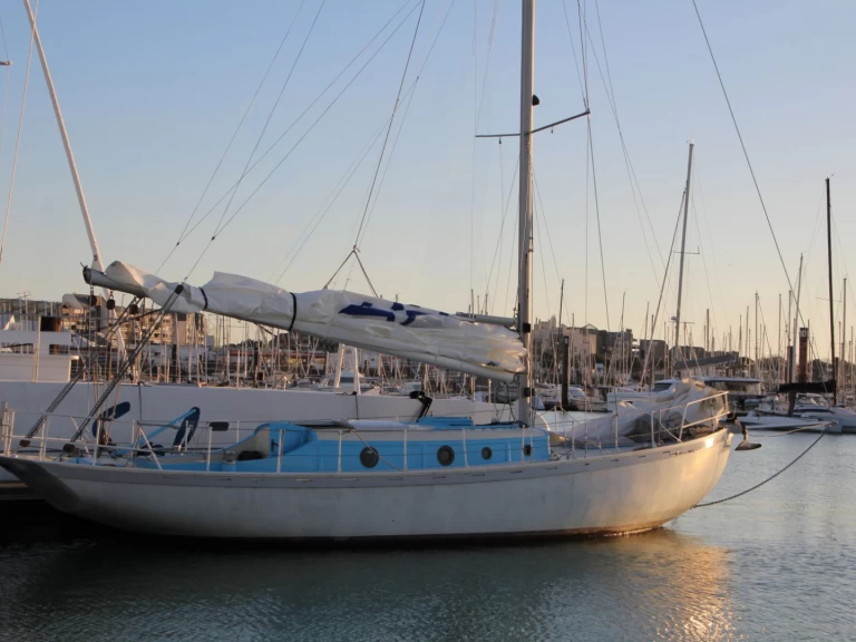 Sailboat to hire Arzon at the best price