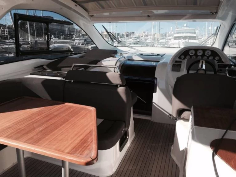 Charter a Bavaria Bavaria 39 HT in Ibiza Town on Samboat