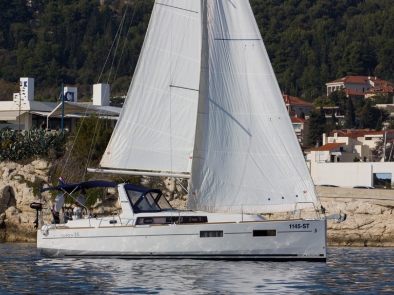 Sailboat hire in Split - Bénéteau Oceanis 35