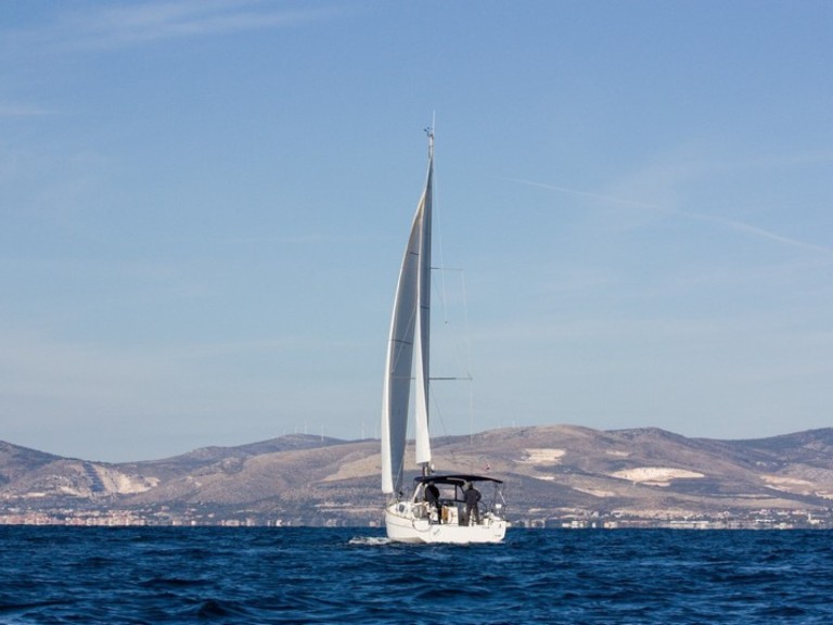 Charter a Bénéteau Oceanis 38 in Split on Samboat