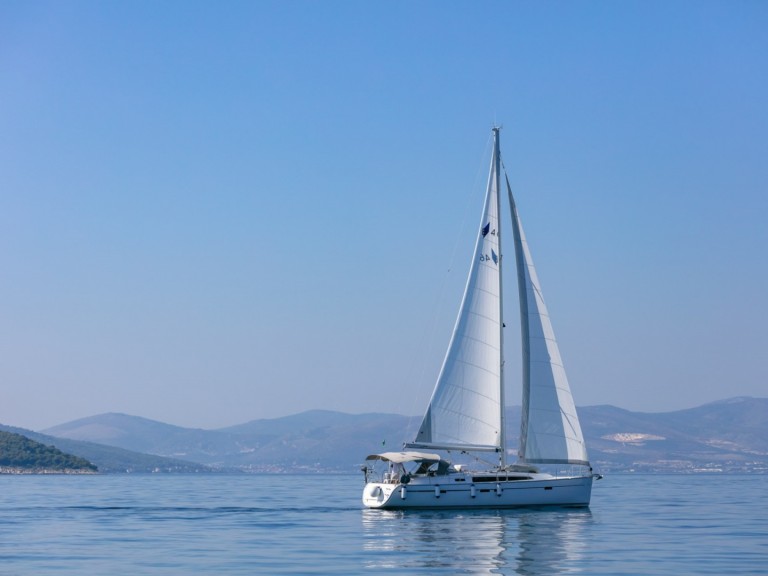 Hire Sailboat Bavaria with a boat licence