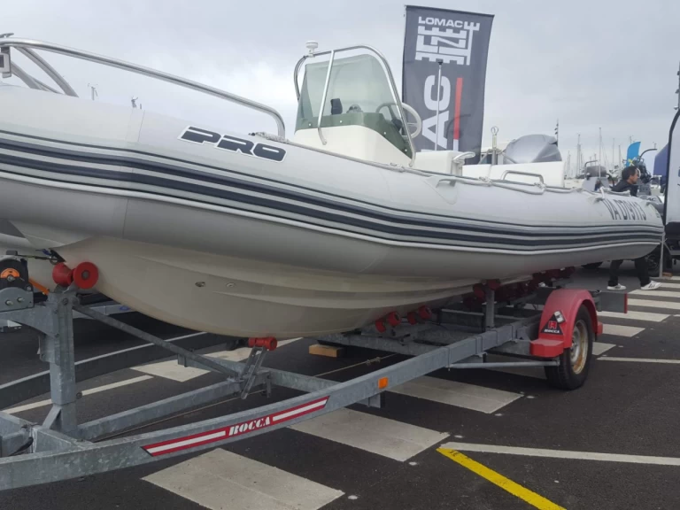 RIB hire in La Forêt-Fouesnant - Zodiac Pro Open
