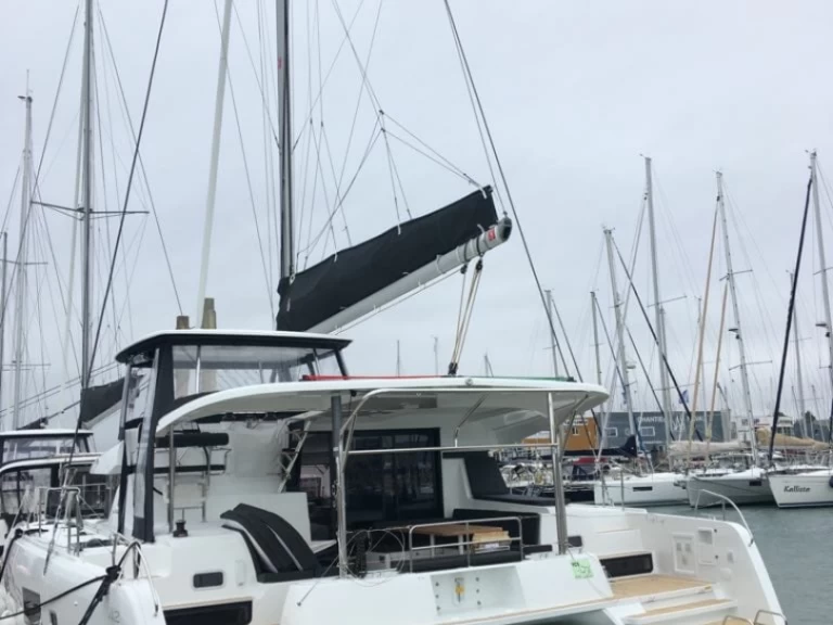 Hire Catamaran Lagoon with a boat licence