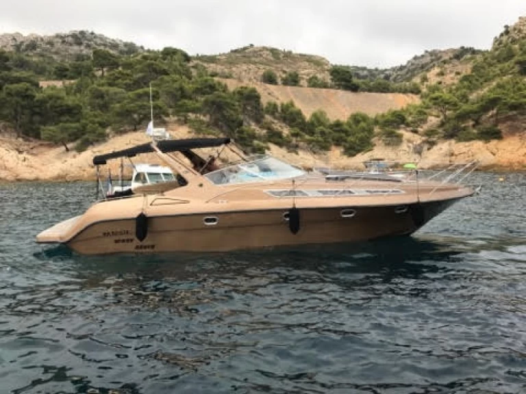 Hire Motorboat Windy with a boat licence