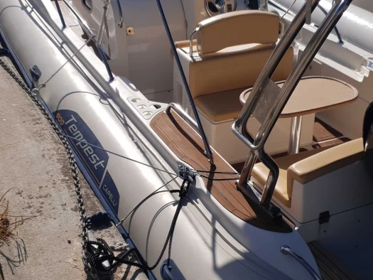 Charter a Capelli Tempest 900 in Propriano on Samboat