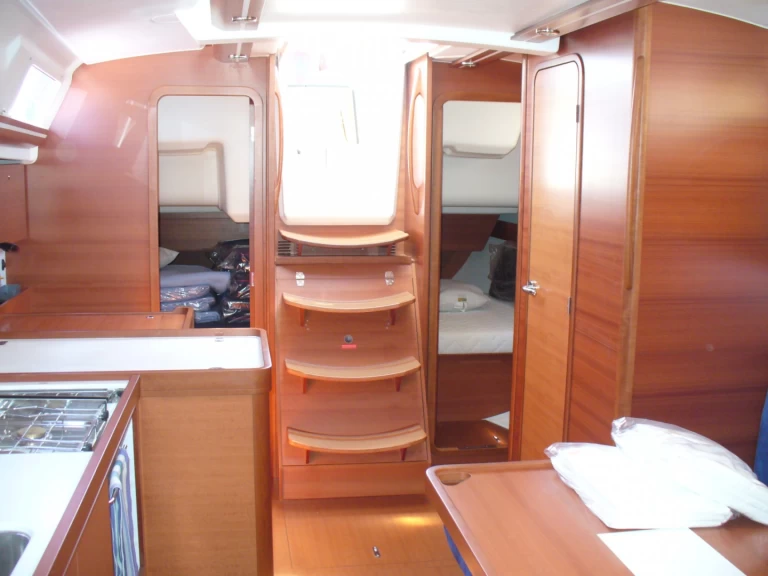 Sailboat hire in Saint-Cyprien - Dufour Dufour 375 Grand Large