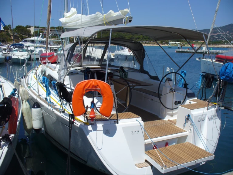 Charter a Dufour Dufour 375 Grand Large in Saint-Cyprien on Samboat