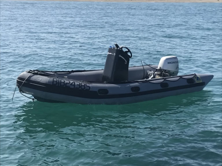 Yacht charter Canet-en-Roussillon - Zodiac Pro 500 on SamBoat