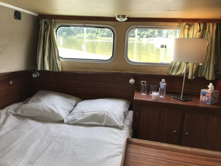 Charter a Locaboat Penichette 930 in La Vicomté-sur-Rance on Samboat