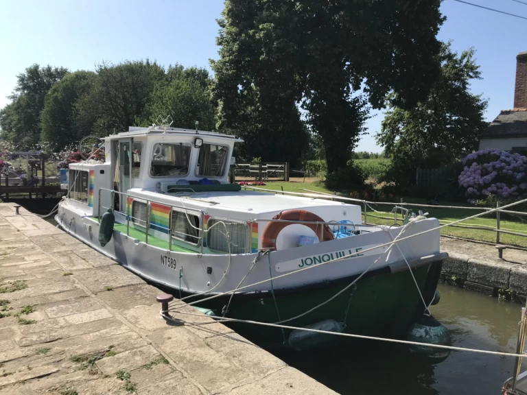 Hire Canal boat with or without skipper Locaboat La Vicomté-sur-Rance