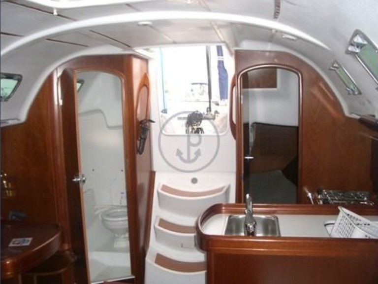 Sailboat to hire Arzon at the best price