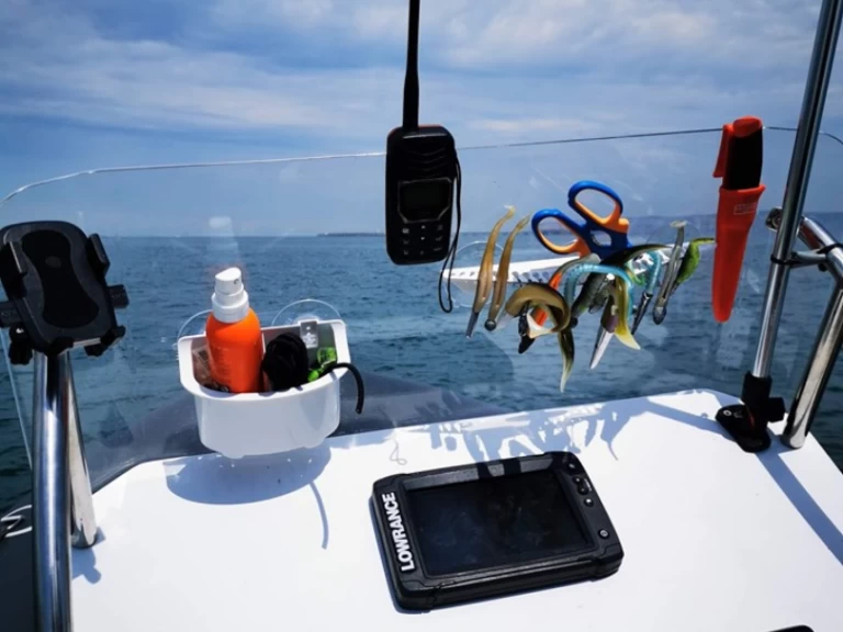 Yacht hire Le Havre cheap 575 SR