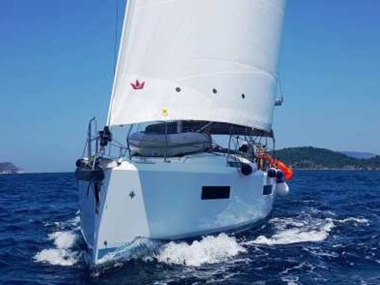 Hire Sailboat Jeanneau with a boat licence