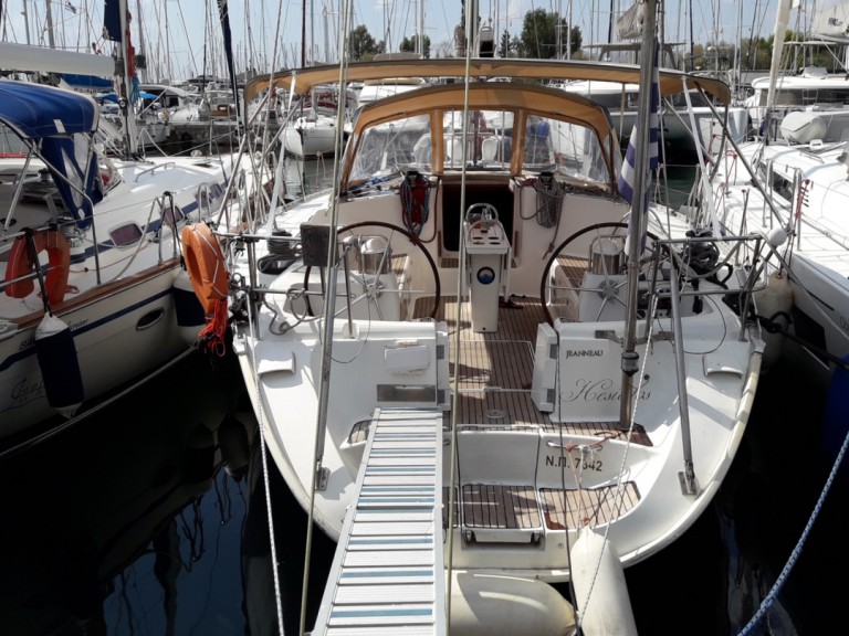 Hire a Jeanneau Sun Odyssey 52.2 Alimos