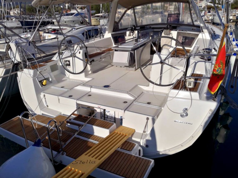 Charter a Bénéteau Oceanis 45 in Meljine on Samboat