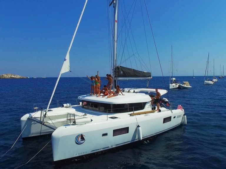 Charter a Lagoon Lagoon 42 in Palermo on Samboat